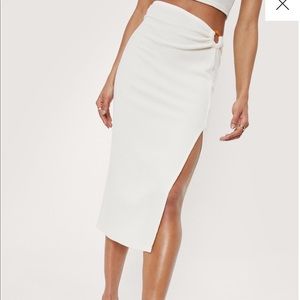 Nasty Gal Ivory Midi Skirt. Size 4.
